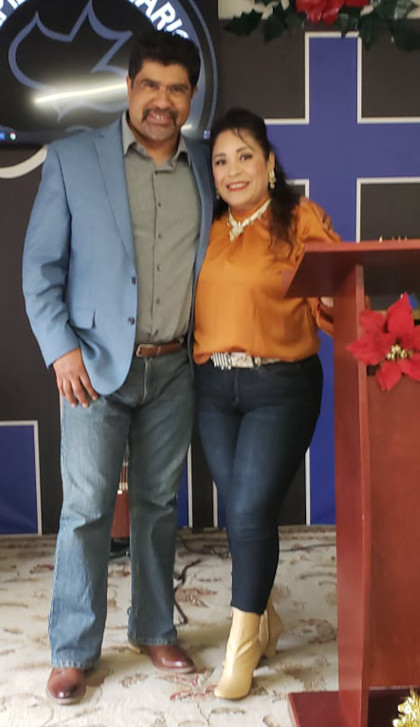 Pastor Solis y su esposa Letty
